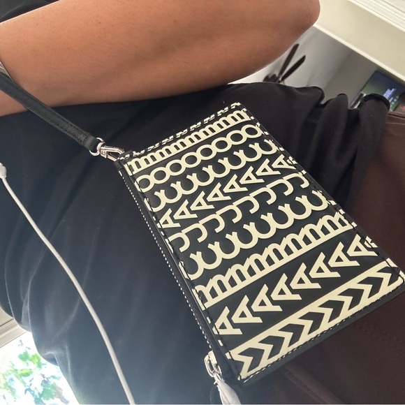 New Marc Jacob The Monogram Leather Top Zip Wristlet - Picture 5 of 6